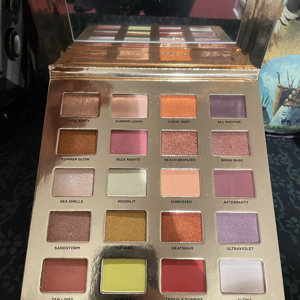 Iconic London eyeshadow palette